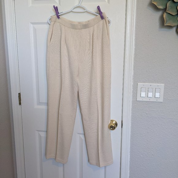 St. John Pants - TIMELESS CLASSIC  Cream Knit ST. JOHN pants | 10 | EUC